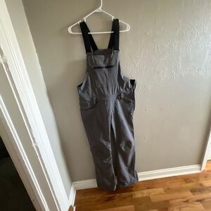 686 Women’s Medium Ski Bibs- Dark Grey